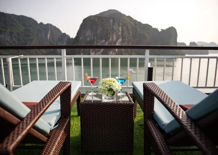 & Lan Ha Cruises Resort *