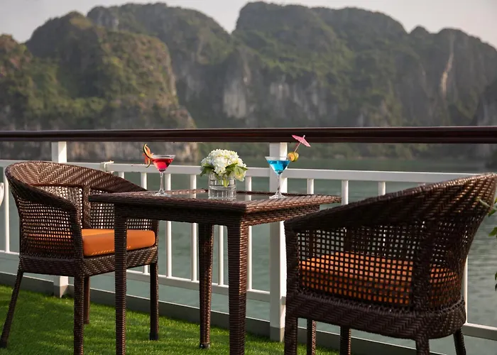 & Lan Ha Cruises
