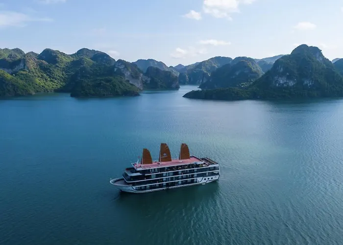 & Lan Ha Cruises *